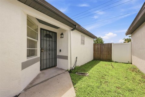 House in Orlando, Florida 3 bedrooms, 93.74 sq.m. № 2207330 - photo 3
