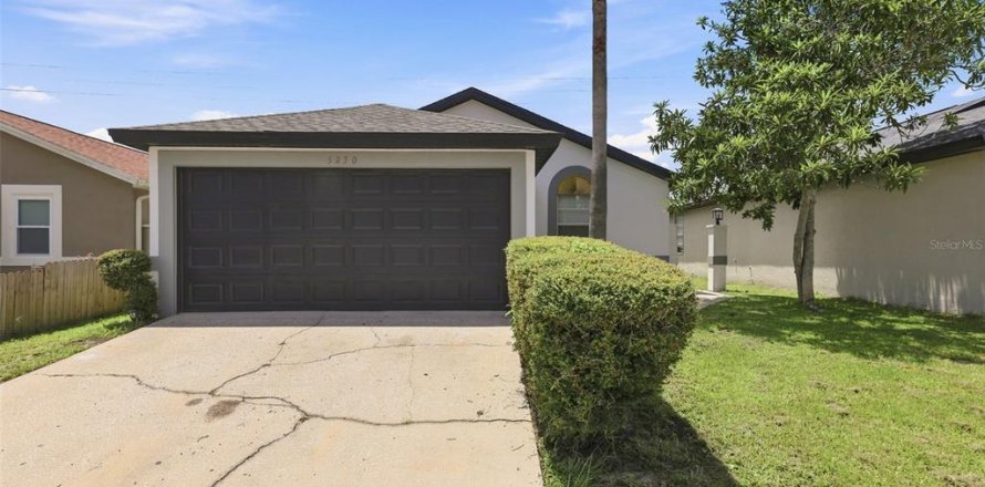 House in Orlando, Florida 3 bedrooms, 93.74 sq.m. № 2207330