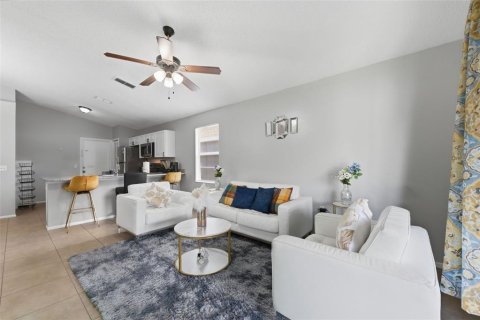 House in Orlando, Florida 3 bedrooms, 93.74 sq.m. № 2207330 - photo 12