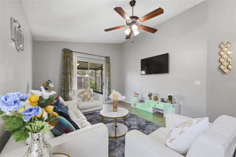 House in Orlando, Florida 3 bedrooms, 93.74 sq.m. № 2207330 - photo 10
