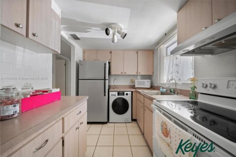 Купить кондоминиум в Брейдентон, Флорида 2 спальни, 78.04м2, № 1961903 - фото 7