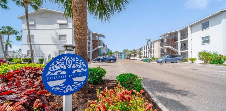 Кондоминиум с 2 спальнями в Брейдентон, Флорида № 1961903