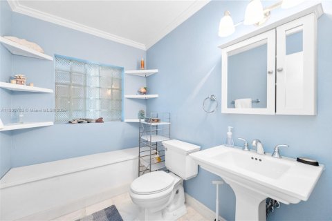 House in Tavernier, Florida 4 bedrooms, 354.61 sq.m. № 1955692 - photo 20