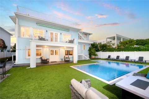 House in Tavernier, Florida 4 bedrooms, 354.61 sq.m. № 1955692 - photo 8