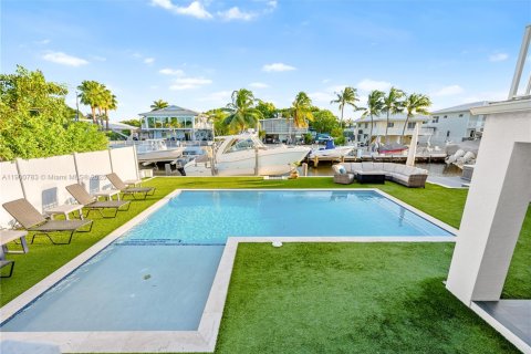 House in Tavernier, Florida 4 bedrooms, 354.61 sq.m. № 1955692 - photo 7