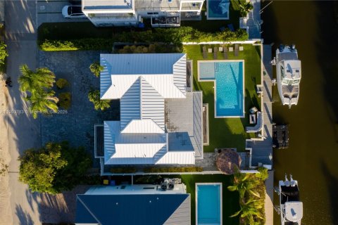 House in Tavernier, Florida 4 bedrooms, 354.61 sq.m. № 1955692 - photo 2