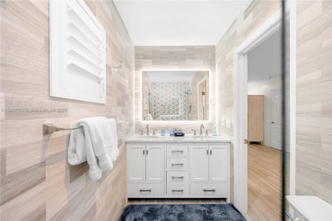 House in Tavernier, Florida 4 bedrooms, 354.61 sq.m. № 1955692 - photo 29