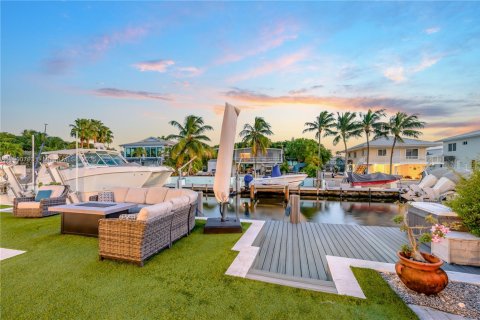 House in Tavernier, Florida 4 bedrooms, 354.61 sq.m. № 1955692 - photo 11