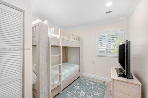 House in Tavernier, Florida 4 bedrooms, 354.61 sq.m. № 1955692 - photo 25