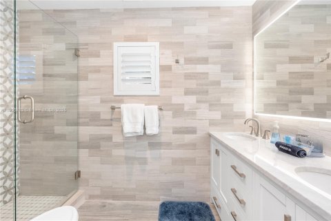 House in Tavernier, Florida 4 bedrooms, 354.61 sq.m. № 1955692 - photo 27