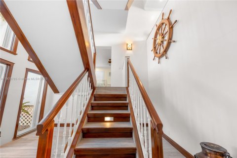 House in Tavernier, Florida 4 bedrooms, 354.61 sq.m. № 1955692 - photo 14