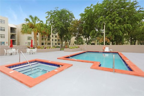 Снять в аренду кондоминиум в Майами, Флорида 2 спальни, 76.83м2, № 2043905 - фото 17