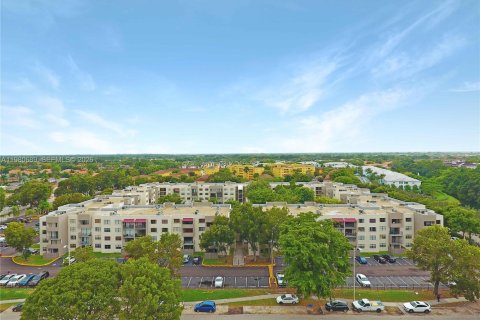 Снять в аренду кондоминиум в Майами, Флорида 2 спальни, 76.83м2, № 2043905 - фото 18