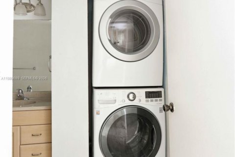 Снять в аренду кондоминиум в Майами, Флорида 2 спальни, 76.83м2, № 2043905 - фото 9