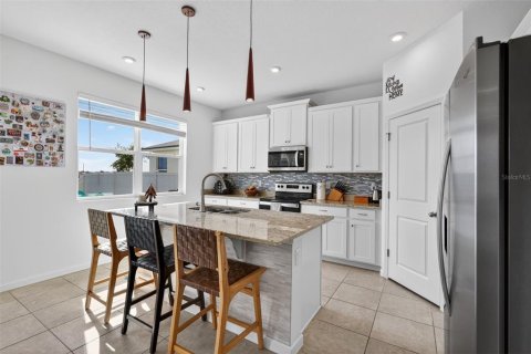 House in Kissimmee, Florida 5 bedrooms, 239.69 sq.m. № 2148489 - photo 9