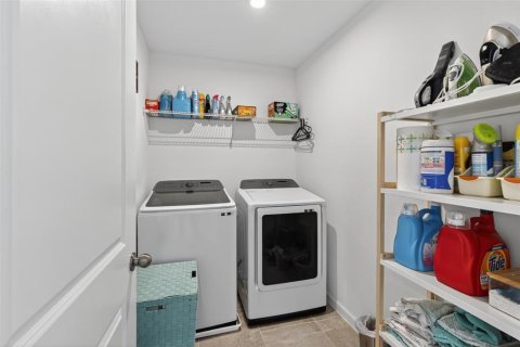 House in Kissimmee, Florida 5 bedrooms, 239.69 sq.m. № 2148489 - photo 29