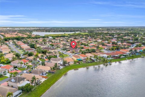 Casa en venta en Cutler Bay, Florida, 3 dormitorios, 128.3 m2 № 2016264 - foto 10