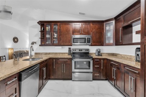 Casa en venta en Cutler Bay, Florida, 3 dormitorios, 128.3 m2 № 2016264 - foto 16