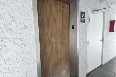 Condominio en alquiler en Miami, Florida, 3 dormitorios, 104.98 m2 № 1977506 - foto 14