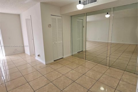 Condominio en alquiler en Miami, Florida, 3 dormitorios, 104.98 m2 № 1977506 - foto 5