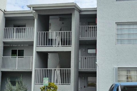 Condominio en Miami, Florida, 3 dormitorios  № 1977506