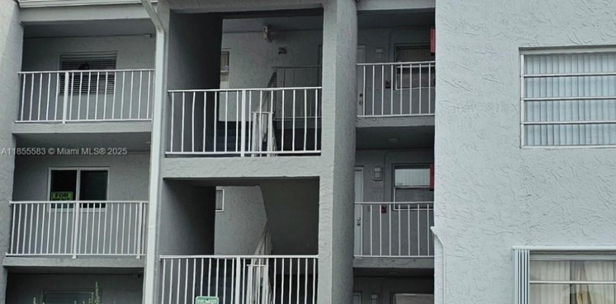 Condominio en Miami, Florida, 3 dormitorios  № 1977506