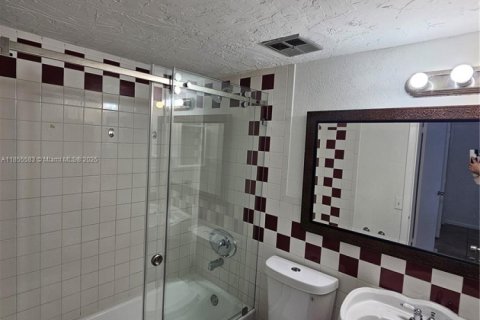 Condominio en alquiler en Miami, Florida, 3 dormitorios, 104.98 m2 № 1977506 - foto 12