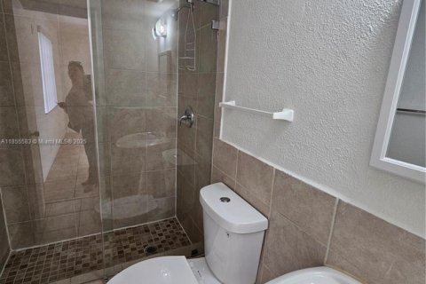 Condominio en alquiler en Miami, Florida, 3 dormitorios, 104.98 m2 № 1977506 - foto 11