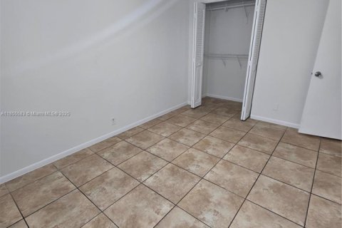 Condominio en alquiler en Miami, Florida, 3 dormitorios, 104.98 m2 № 1977506 - foto 7