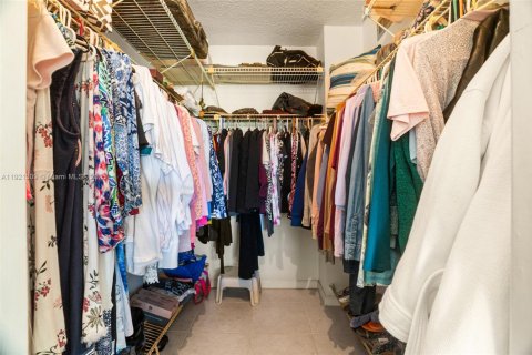 Купить кондоминиум в Бока-Ратон, Флорида 2 спальни, 120.77м2, № 1975403 - фото 11