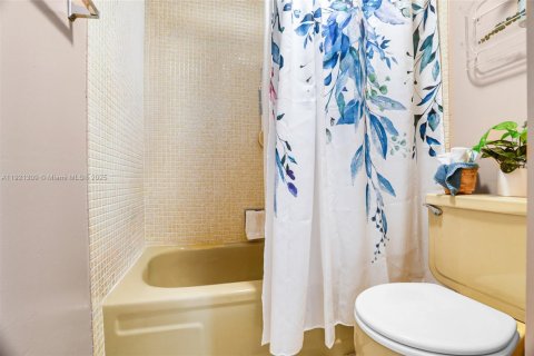 Купить кондоминиум в Бока-Ратон, Флорида 2 спальни, 120.77м2, № 1975403 - фото 8