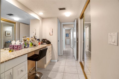 Купить кондоминиум в Бока-Ратон, Флорида 2 спальни, 120.77м2, № 1975403 - фото 10