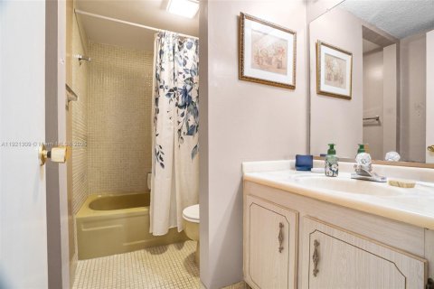 Купить кондоминиум в Бока-Ратон, Флорида 2 спальни, 120.77м2, № 1975403 - фото 7