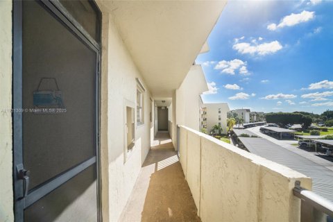 Купить кондоминиум в Бока-Ратон, Флорида 2 спальни, 120.77м2, № 1975403 - фото 23