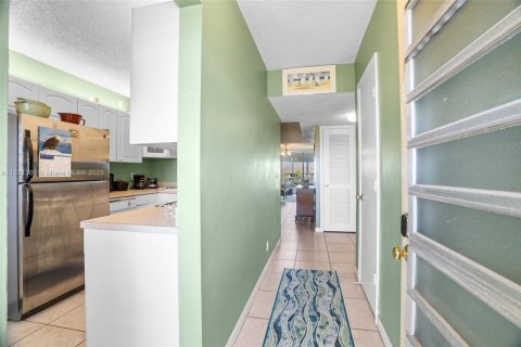 Купить кондоминиум в Бока-Ратон, Флорида 2 спальни, 120.77м2, № 1975403 - фото 24