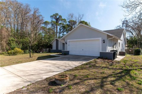 House in Hudson, Florida 3 bedrooms, 166.48 sq.m. № 1523065 - photo 1