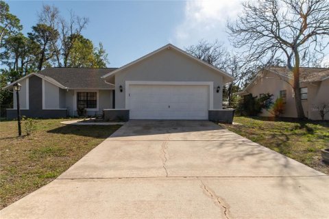 House in Hudson, Florida 3 bedrooms, 166.48 sq.m. № 1523065 - photo 2