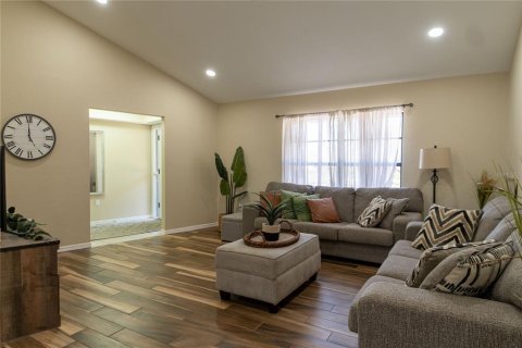 House in Hudson, Florida 3 bedrooms, 166.48 sq.m. № 1523065 - photo 10