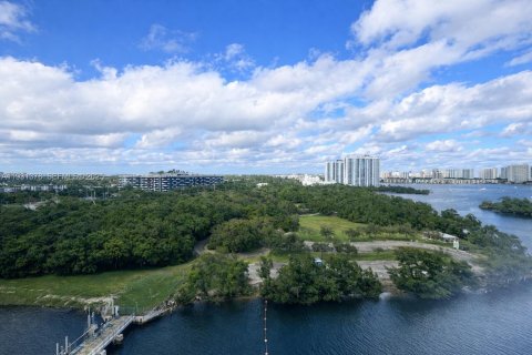 Condo in North Miami Beach, Florida, 1 bedroom  № 1991064 - photo 6