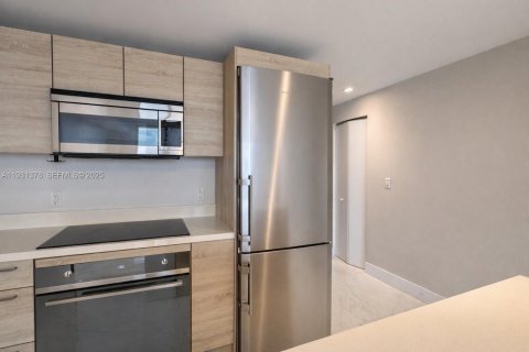 Condo in North Miami Beach, Florida, 1 bedroom  № 1991064 - photo 9