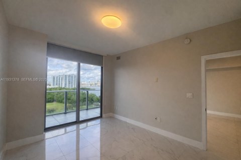 Condo in North Miami Beach, Florida, 1 bedroom  № 1991064 - photo 12