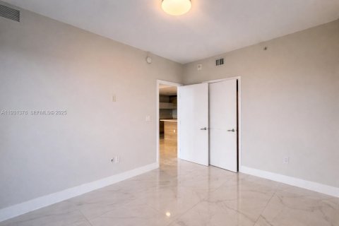 Condo in North Miami Beach, Florida, 1 bedroom  № 1991064 - photo 13