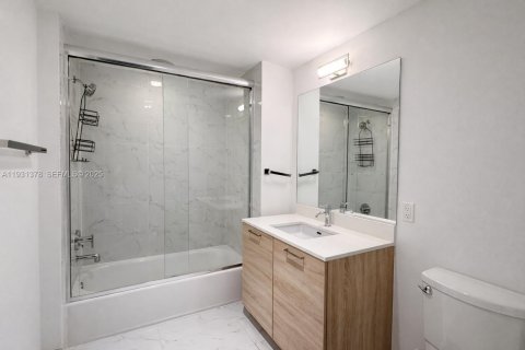 Condo in North Miami Beach, Florida, 1 bedroom  № 1991064 - photo 19