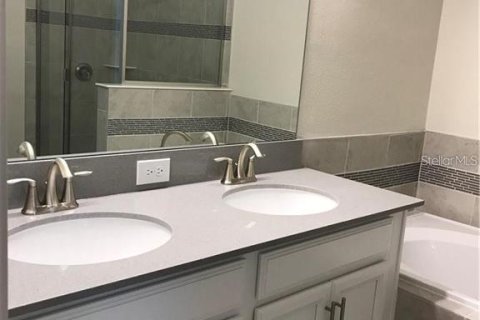 Touwnhouse à louer à Orlando, Floride: 4 chambres, 180.69 m2 № 2388362 - photo 12