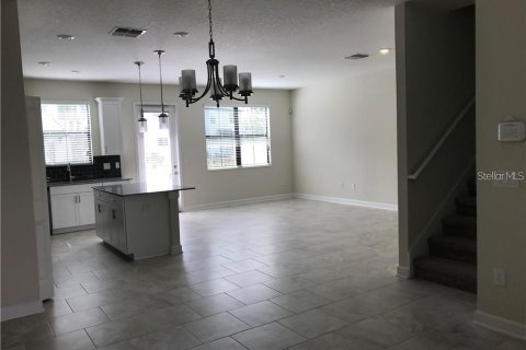 Touwnhouse à louer à Orlando, Floride: 4 chambres, 180.69 m2 № 2388362 - photo 2