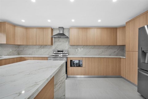 Купить виллу или дом в Майами, Флорида 5 спален, 195.84м2, № 1989940 - фото 6