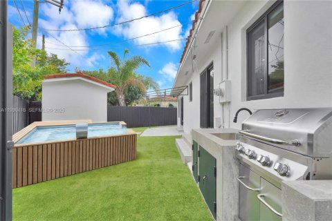 Купить виллу или дом в Майами, Флорида 5 спален, 195.84м2, № 1989940 - фото 3