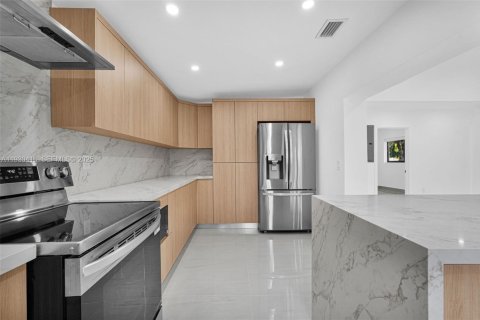 Купить виллу или дом в Майами, Флорида 5 спален, 195.84м2, № 1989940 - фото 9