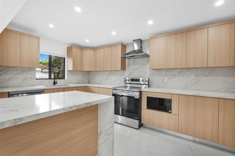 Купить виллу или дом в Майами, Флорида 5 спален, 195.84м2, № 1989940 - фото 5