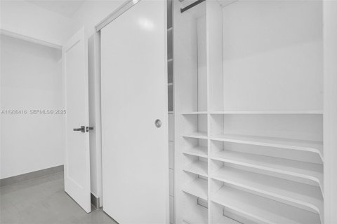 Купить виллу или дом в Майами, Флорида 5 спален, 195.84м2, № 1989940 - фото 30